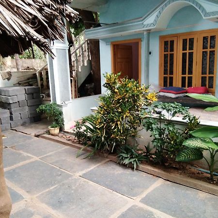 Bobby Guest House Hampi Exteriör bild