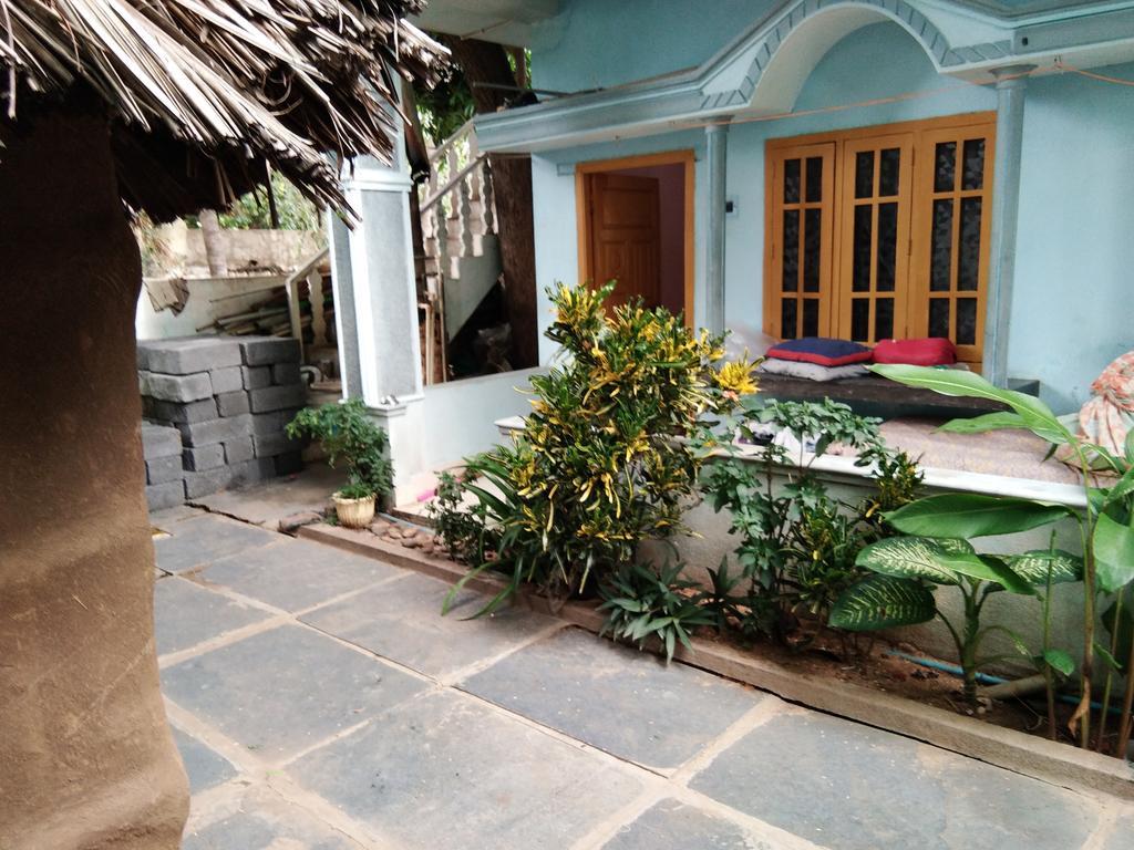 Bobby Guest House Hampi Exteriör bild