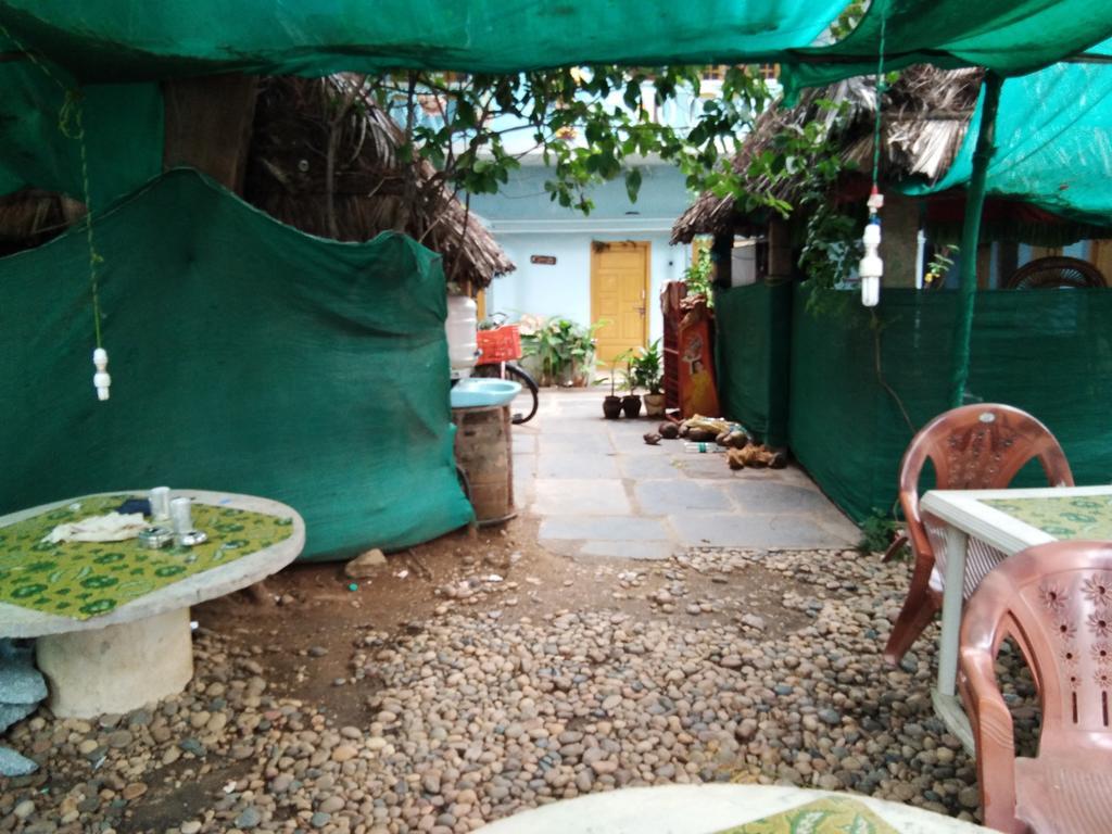 Bobby Guest House Hampi Exteriör bild
